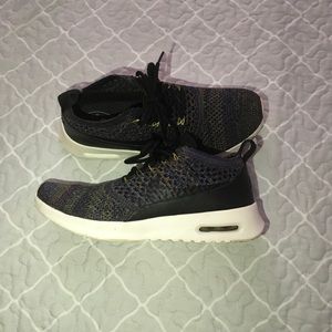 Black mesh Nike women sneakers
